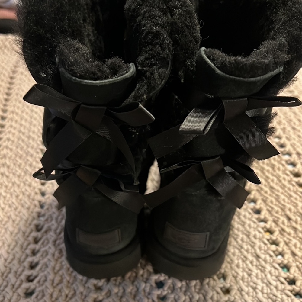 UGG BOOTS - Picture 2 of 10